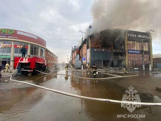 В станице Тбилисской спасатели потушили крупный пожар