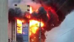 В Краснодарском крае сгорел торговый центр: видео