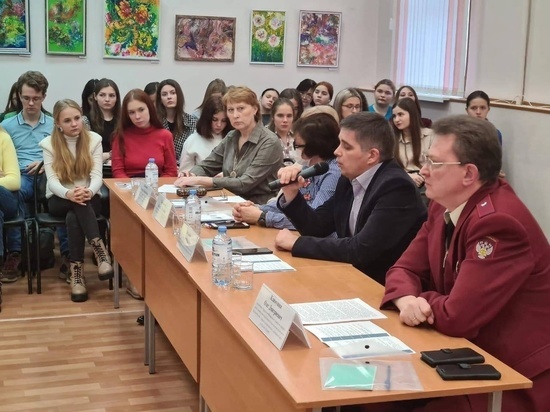 В Курске прошла презентация краеведческого проекта к 105-летию библиотеки им. Семенова