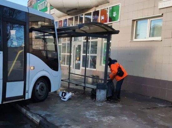 При наезде автобуса на остановку на площади Свободы в Рязани никто не пострадал