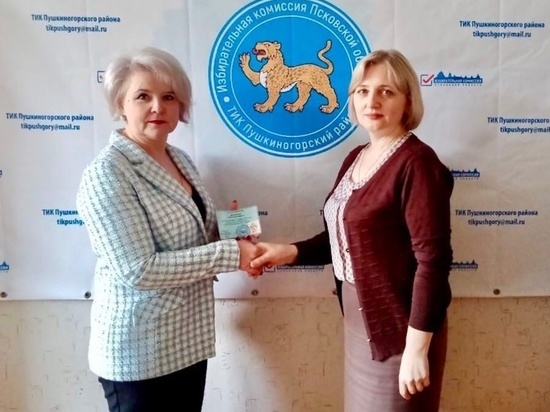 Директор Пушкиногорской школы Оксана Филиппова лидирует на досрочных выборах главы района
