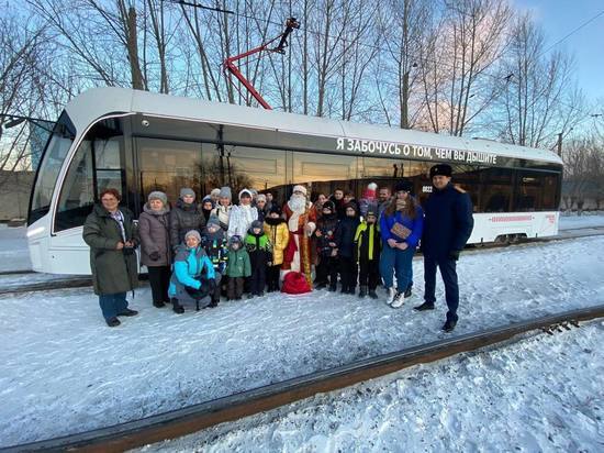 Детям ЛНР и ДНР провели экскурсию по правобережью Красноярска
