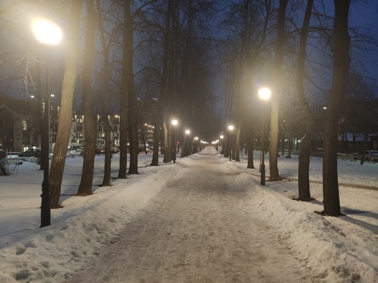 В Петрозаводске новые фонари загорелись на Левашовском бульваре