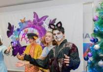 По сообщению медиаолдинга "Луганьмедиа", в луганском Молодежном интеграционном центре прошел новогодний фестиваль творчества