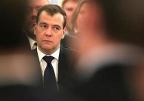 По словам замруководителя Совбеза РФ Дмитрия Медведева, на Западе сейчас не разворачивают против России полноценную войну, поскольку там понимают, что Москва будет руководствоваться основами госполитики в области ядерного сдерживания