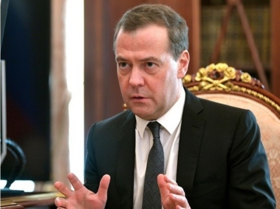 Медведев призвал &#34;лечить&#34; эпидемию русофобии сильными средствами