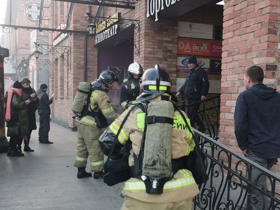 Людей эвакуировали из ТЦ «Likerka Plaza» в Чите из-за дыма в цокольном этаже