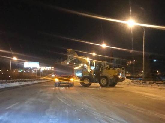 Во Владивостоке коммунальщики за ночь почистили от снега семь улиц