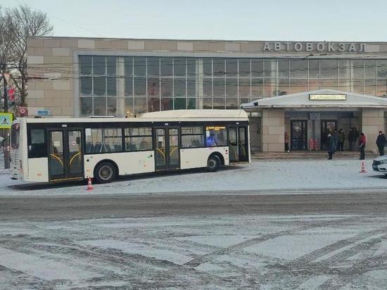 Автобус сбил пешехода на площади Бабушкина в Вологде