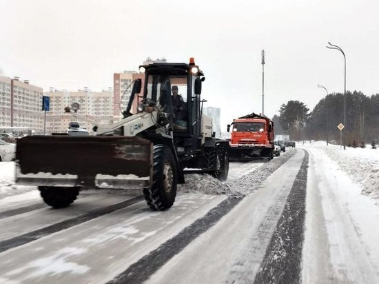 Около 32 000 кубометров снега вывезли с кемеровских улиц за выходные