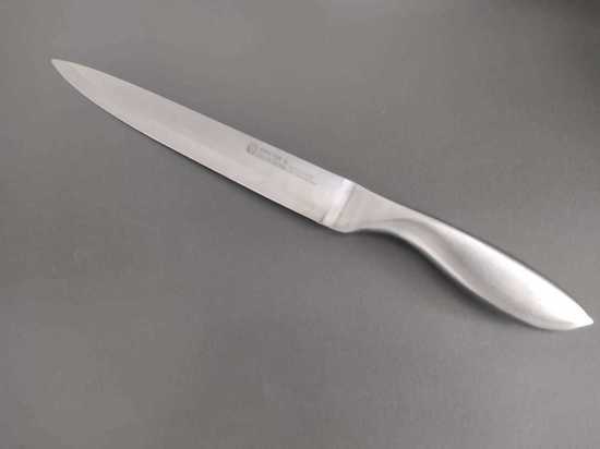 В ЯНАО мужчина полез к женщине с кулаками и получил смертельный удар ножом