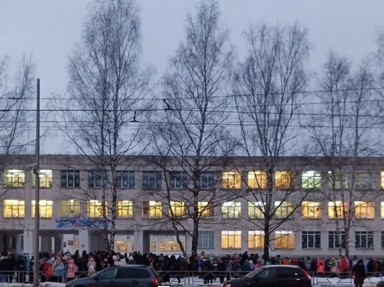 СМИ: в Кирове эвакуировали школу №60