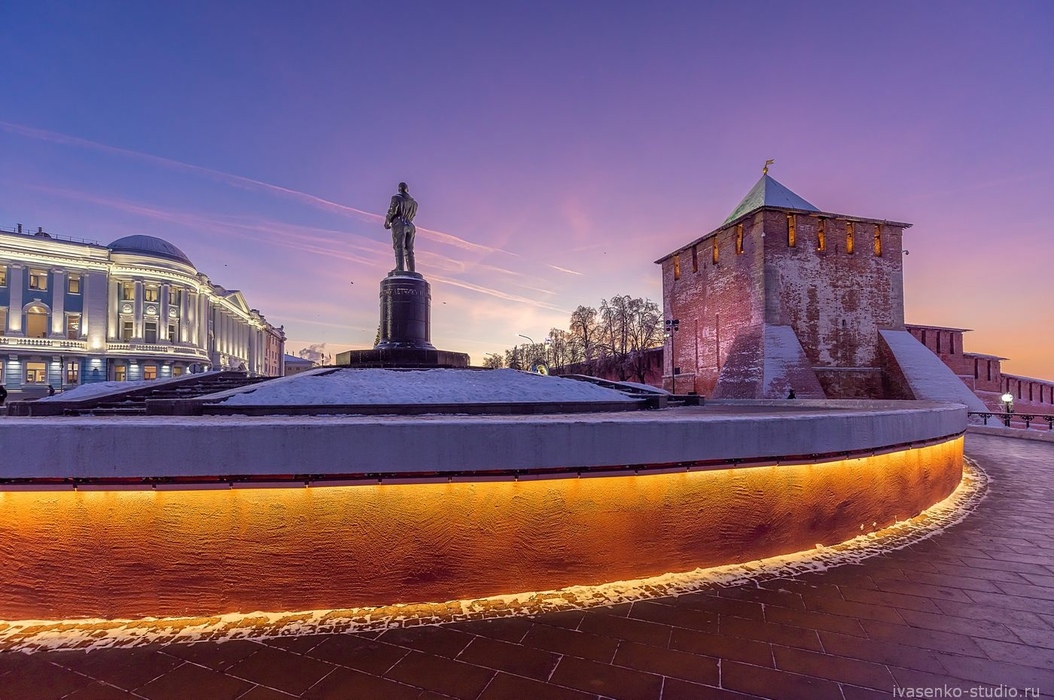 Сиреневый закат Нижнего Новгорода попал в объектив известного нижегородского фотографа Александра Ивасенко