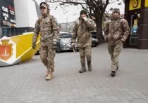 Командование вооруженных сил Незалежной объяснило, почему люди в военной форме на городских улицах гоняются с повестками за украинцами