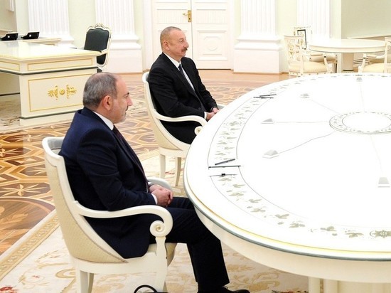 Алиев и Пашинян прилетели в Петербург на саммит СНГ