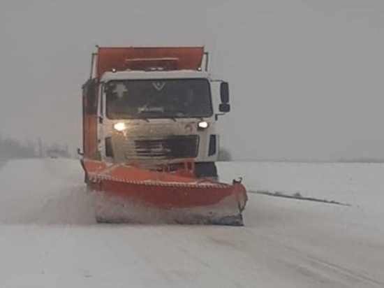 В Курской области 26 декабря дороги от снега расчищают более 280 единиц техники