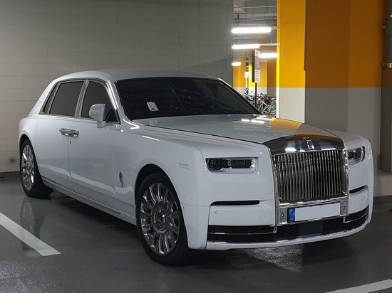 Девушка Криштиану Роналду подарила футболисту на рождество Rolls Royce