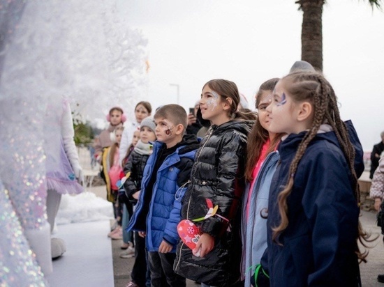 В Сочи провели новогодний праздник для детей, оставшихся без родителей