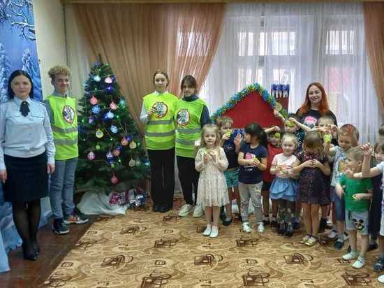 Юные инспекторы движения Серпухова посетили один из детских садов