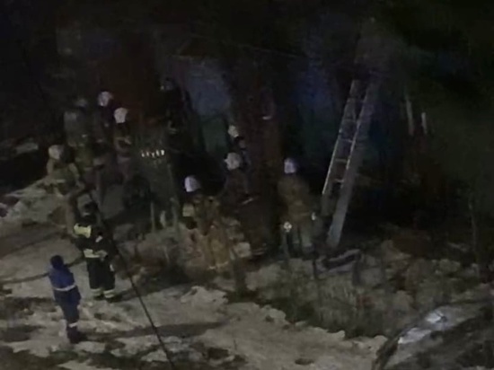На улице Безбожной в центре Рязани загорелся жилой дом