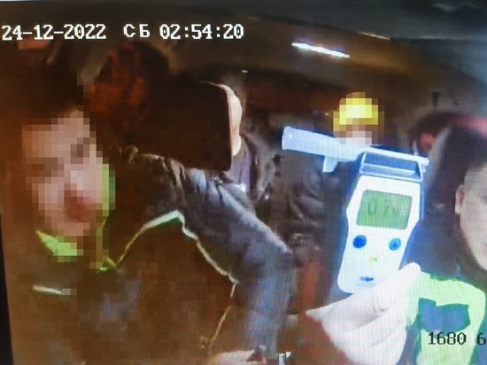 В Новом Уренгое ДПС поймала пьяного водителя: дрался при задержании