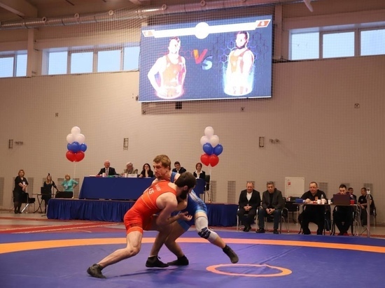 Ямальские борцы взяли золото, серебро и бронзу на всероссийском турнире в ЯНАО