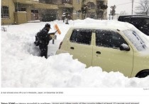 Сильный снегопад на севере Японии и в других частях страны унес жизни по меньшей мере 17 человек