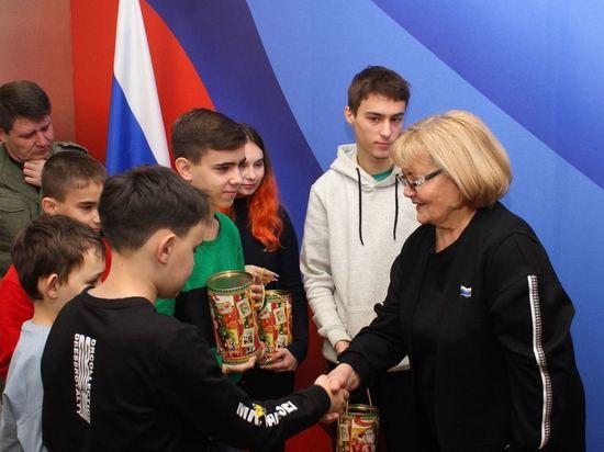 Свердловская делегация поздравила жителей Макеевки с Новым годом