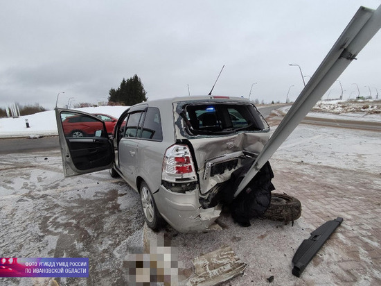 В Ивановской области три человека получили травмы в аварии двух иномарок