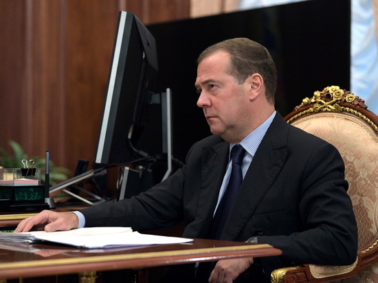 Медведев вернулся в тандем: зачем Путин повысил предшественника