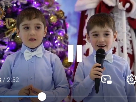 Кадыров показал сыновей-близнецов на утреннике в детсаду