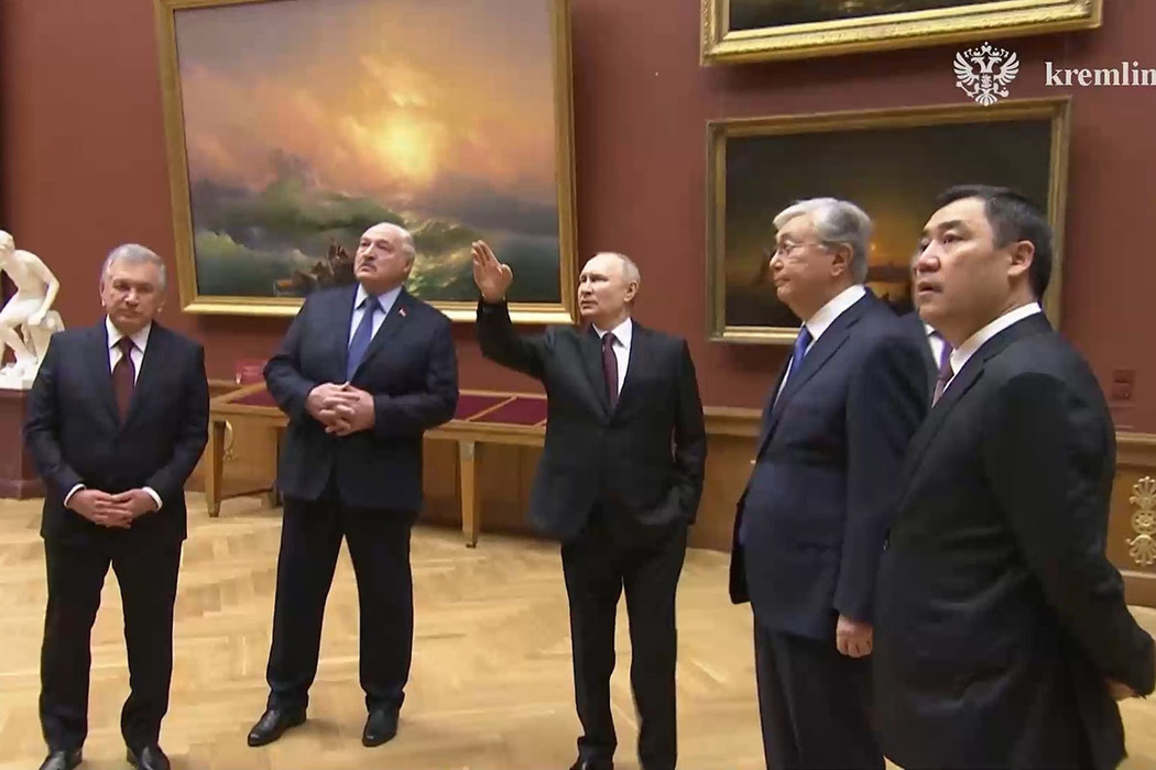 Путин показал лидерам стран СНГ Русский музей: кадры экскурсии