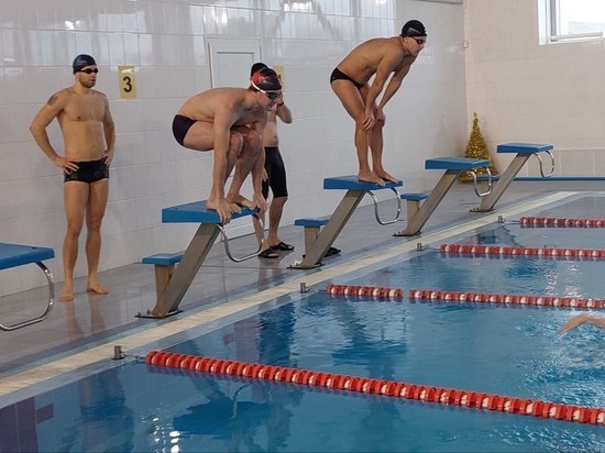 Соревнования по плаванию среди смешанных команд прошли в Серпухове