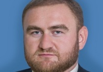 Бывший сенатор от Карачаево-Черкессии Рауф Арашуков и его отец были признаны виновными в краже газа у "Газпрома" на 4,4 миллиарда рублей и организации заказных убийств