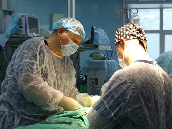Почти 250 медиков трудоустроились в Подмосковье по программе "Приведи друга"