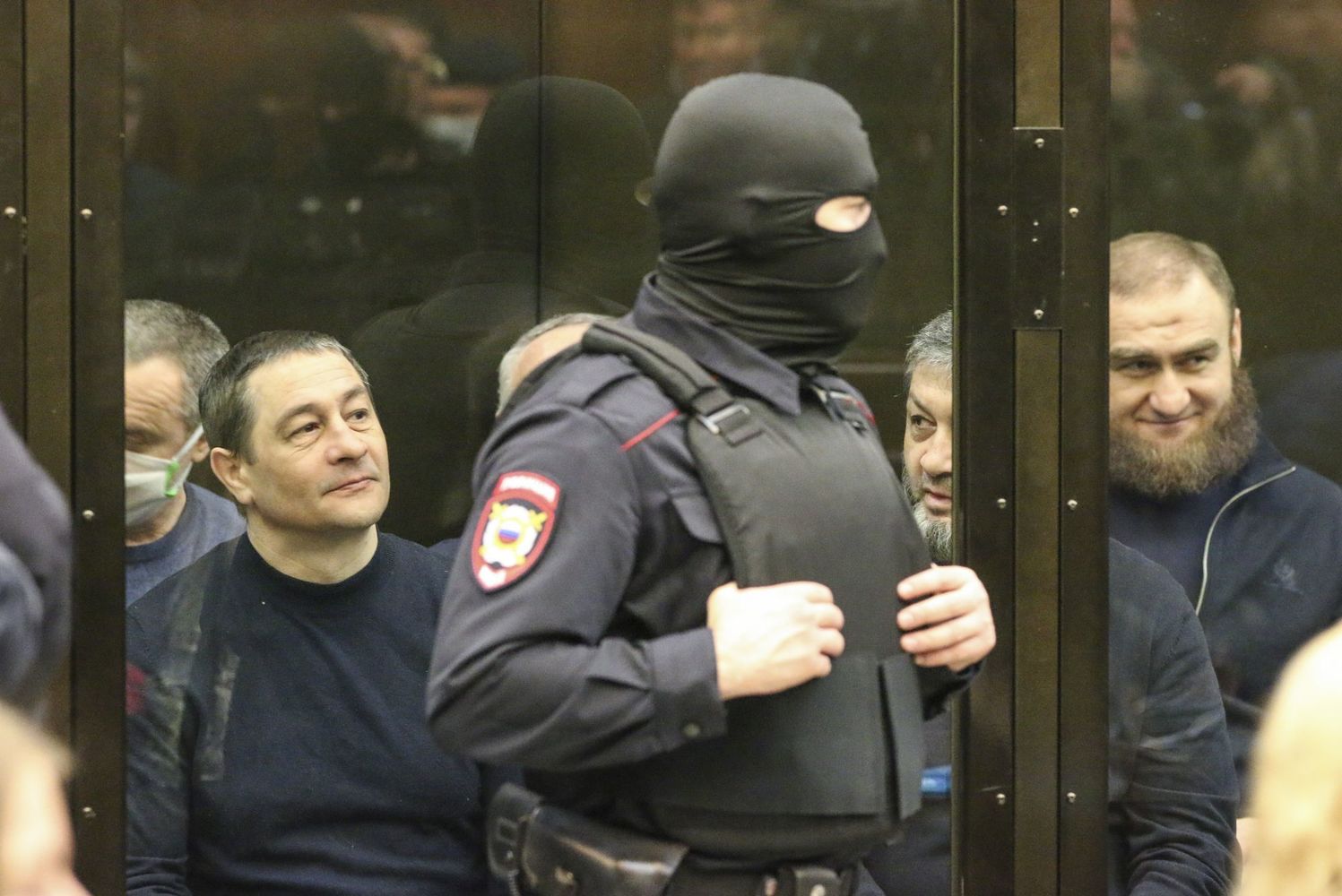 Арашуков и бастрыкин. Где сейчас арашуковы отец и сын. Где сейчас арашуковы отец и сын. Арашуковы пожизненное. Рауф арашуков в суде.