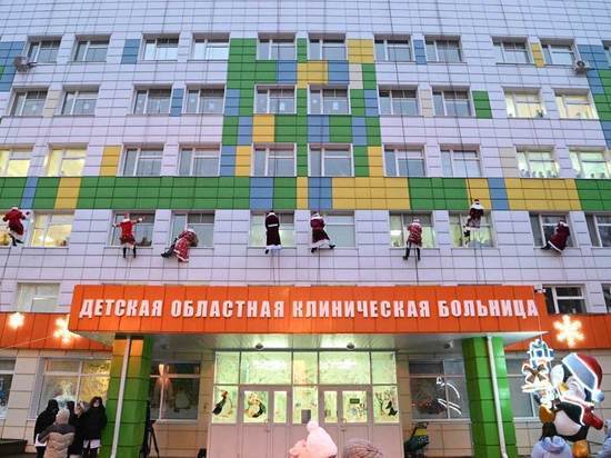 Десант Дедов Морозов высадился на территории детской больницы в Белгороде