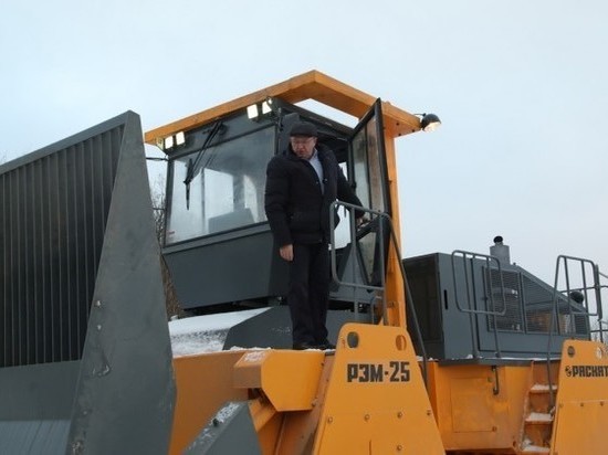 На Северодвинском полигоне ТКО начал работу 25-тонный каток-уплотнитель