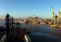 Перевозящее российские удобрения для африканских стран судно MV Greenwich, следовавшее в Мозамбик, было вынуждено из-за шторма зайти в порт города Гкеберха (бывший Порт-Элизабет) в ЮАР