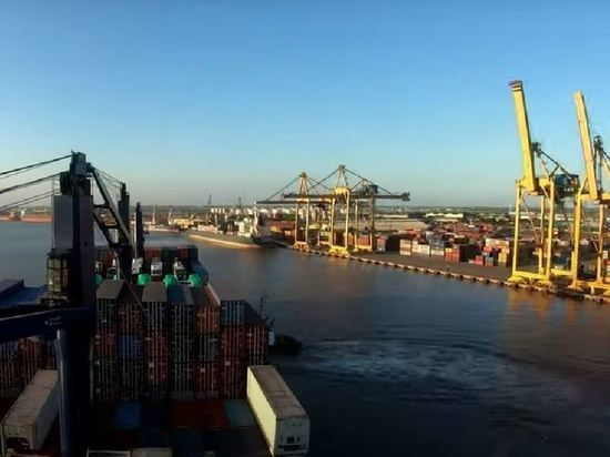 Судно с российскими удобрениями зашло в порт ЮАР из-за шторма