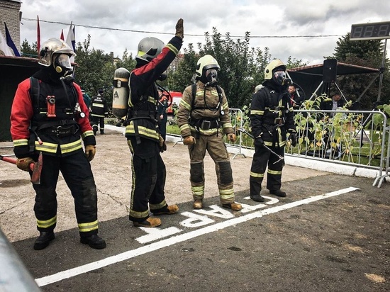 Глава администрации Мурманска поздравил спасателей с профессиональным праздником