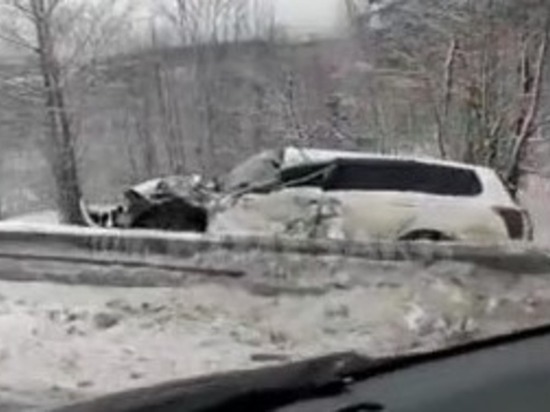 Автомобиль раскурочило в жестком ДТП на дороге Южно-Сахалинск — Корсаков