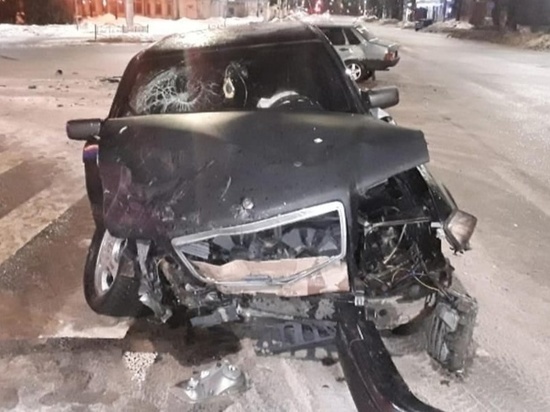 В центре Иваново столкнулись Мерседес и Лада, два человека пострадали