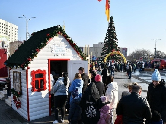 На Главной городской площади Краснодара работает резиденция Деда Мороза