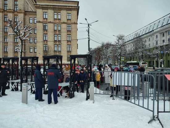 Новогодняя площадь Ленина в Воронеже открылась для посетителей