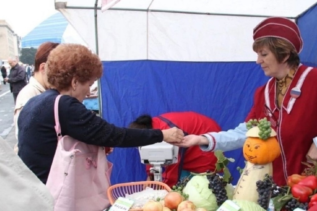 Ярмарка торговля. Ярмарка орел. Ярмарка выходного дня. Ярмарка на приборостроительной орел. Ярмарка орел.