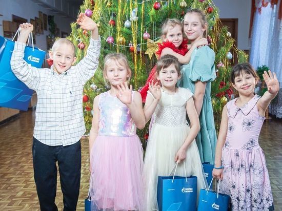 В Омской области волонтёры ОНПЗ вручили подарки воспитанникам детских домов
