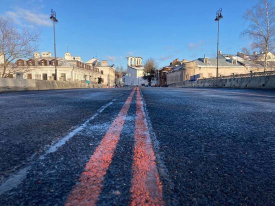 Троицкий мост открылся в Пскове для автомобильного движения