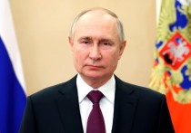 Президент России Владимир Путин не станет нарушать традиций и обратится к жителям страны в новогоднем телеобращении. Его покажут по федеральным телеканалам в полночь.