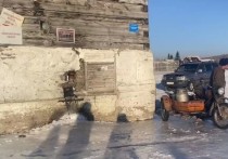 Глава администрации Читинского района Виктор Машуков 28 декабря в своем телеграм-канале заявил, что в селе Бургень прокопают водоотводы, чтобы отвести льющуюся из скважины воду, которая подтапливает дома и детский сад